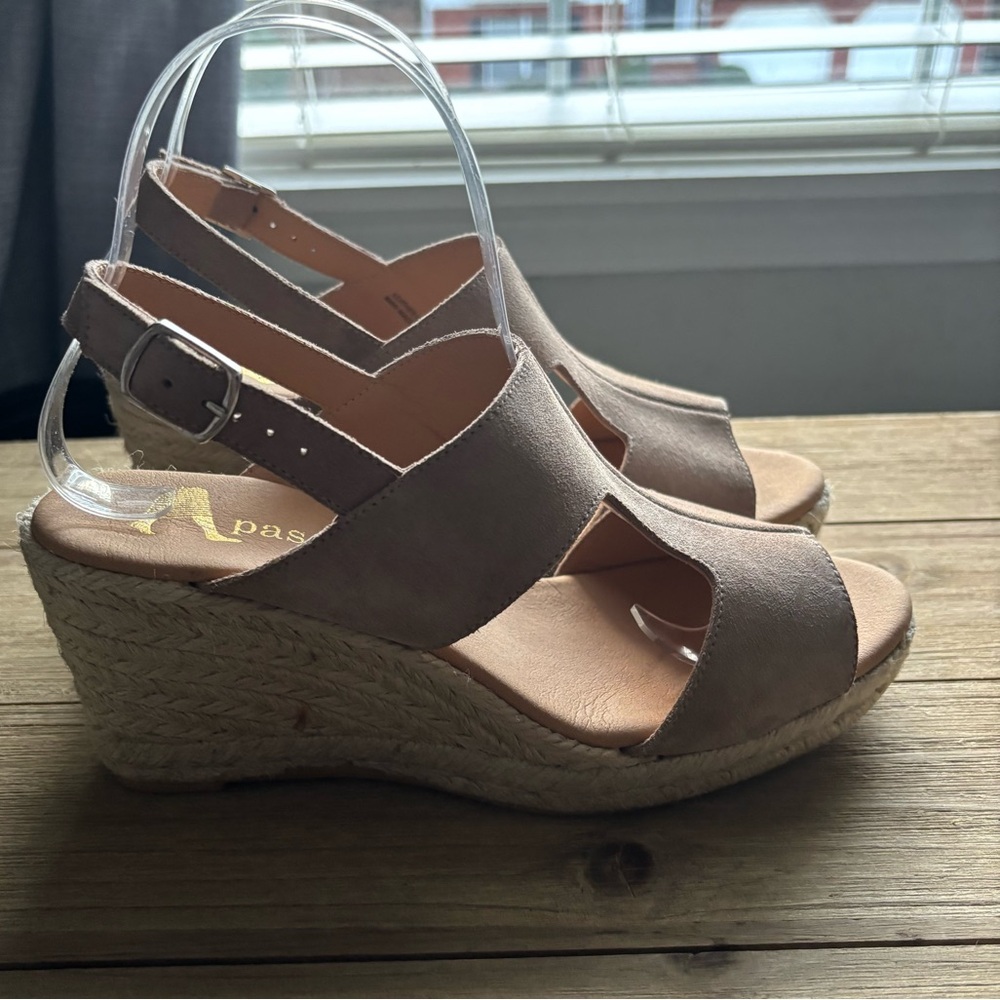 NWOT Women’s Paseart Espadrille Suede Beige Wedge Sandals Size 38 US‎ 7.5